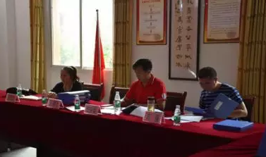 石河中學(xué)接受市“全國(guó)校園足球特色學(xué)?！痹u(píng)估檢查