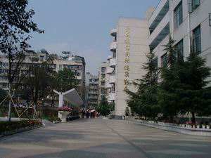 成都市第十七中學(xué)2018年中考分?jǐn)?shù)線是多少？