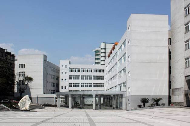 雅安市強項雙語中學(xué)校園風采