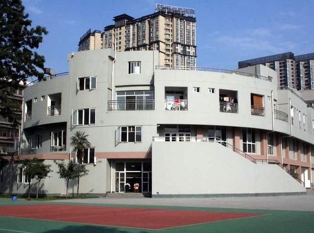 成都市鹽道街中學發(fā)展前景怎么樣？