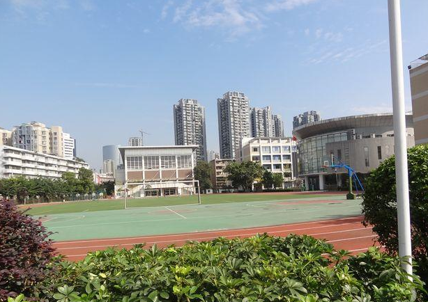 四川大學(xué)附屬中學(xué)地理位置和咨詢電話是？