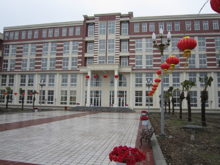 四川師范大學(xué)附屬第三實(shí)驗(yàn)中學(xué)聯(lián)系電話是多少？