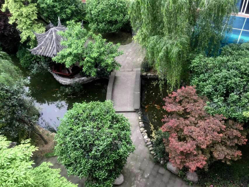 成都八中是公辦高中還市私立高中？
