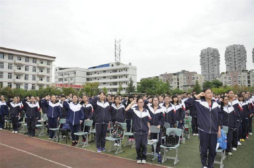 龍泉二中網(wǎng)址是什么？