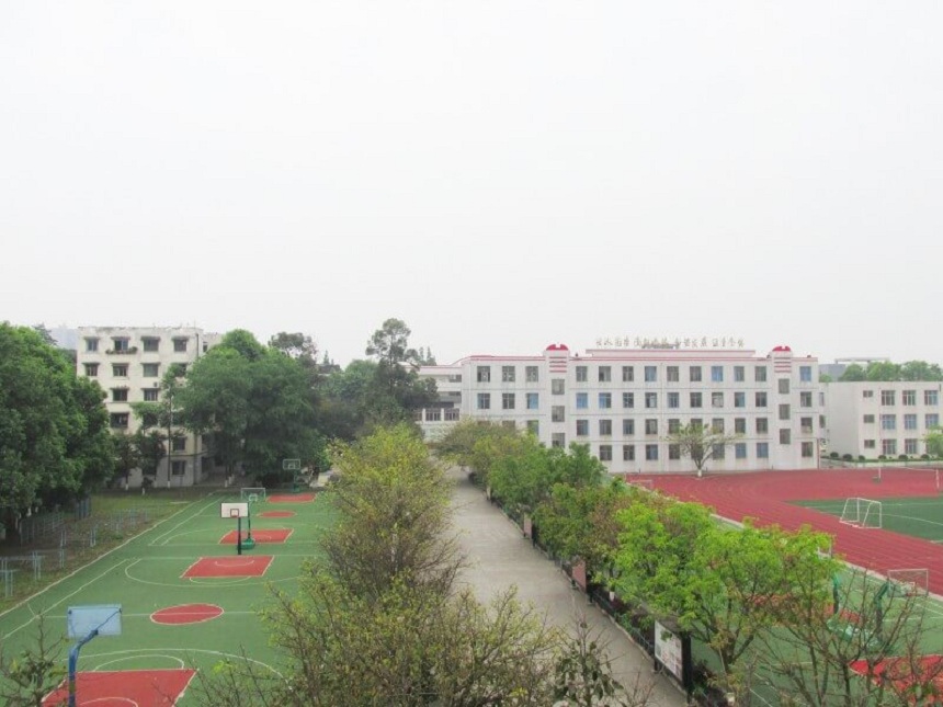 青白江中學(xué)環(huán)境好不好？