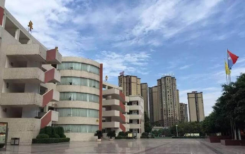 華興中學(xué)是民辦嗎？