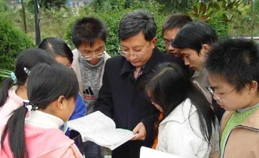 倉山中學(xué)是公辦高中嗎？