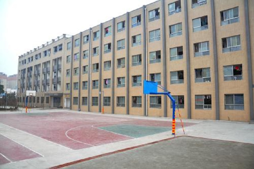 德陽東電中學是不是公辦高中？