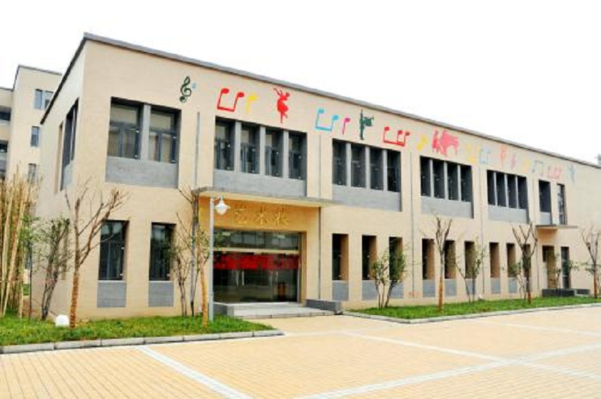德陽東電中學(xué)校園環(huán)境好不好？宿舍環(huán)境怎么樣？