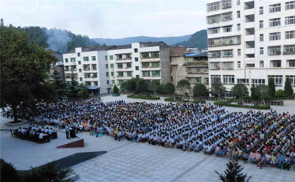 平昌縣響灘中學(xué)學(xué)校地址在哪里？