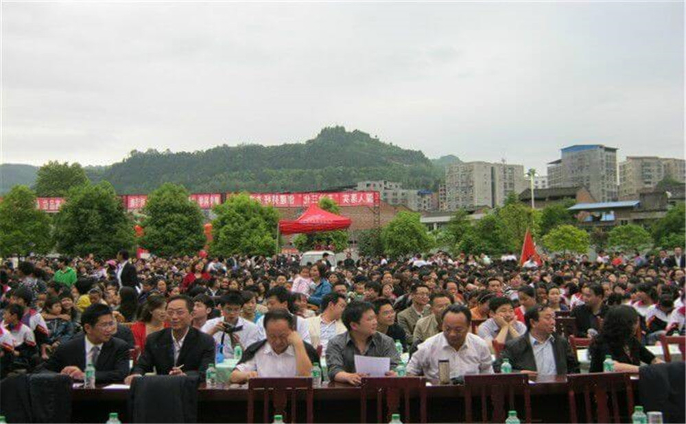 平昌縣駟馬中學(xué)學(xué)校詳細(xì)地址在哪里？
