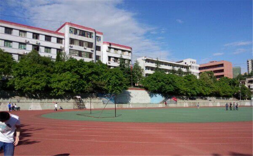 通江縣實(shí)驗(yàn)中學(xué)校園環(huán)境如何？