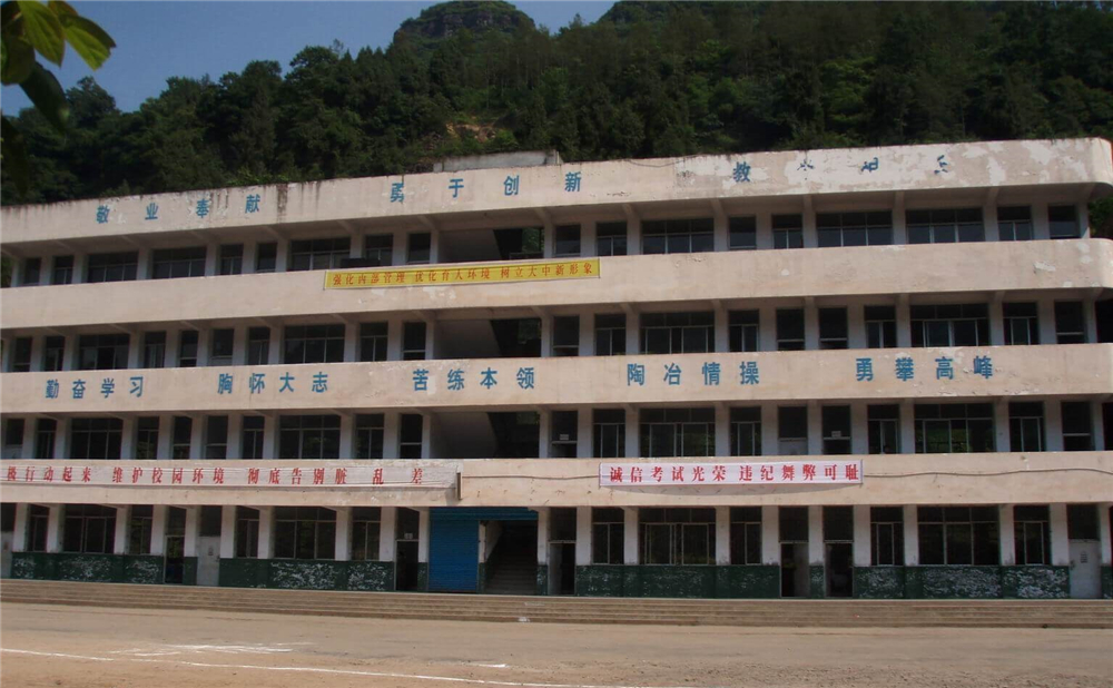 南江縣大河中學學校環(huán)境如何？