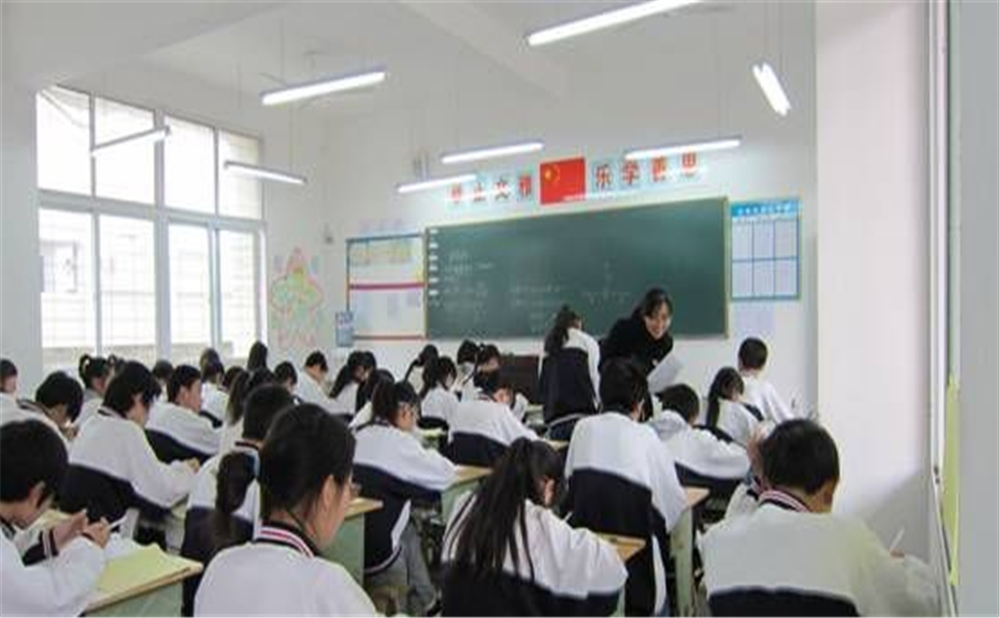 鼎山中學2020年中考錄取分數(shù)線是多少分？
