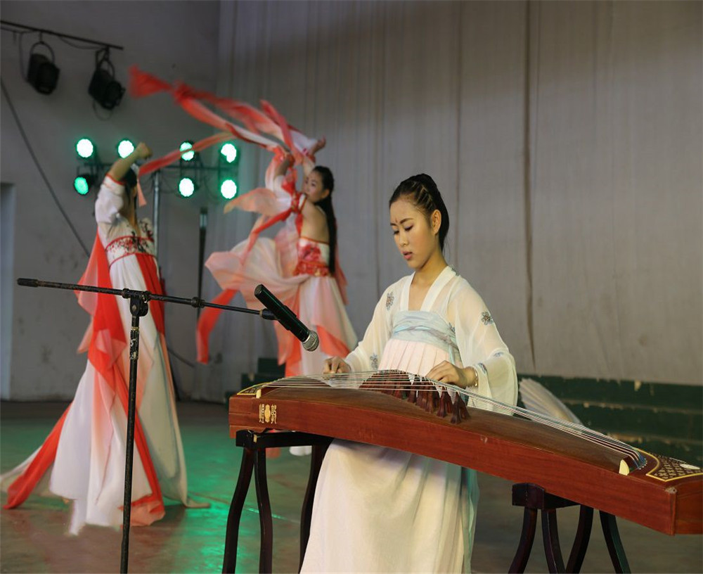 渠縣中學(xué)學(xué)校的環(huán)境怎么樣？