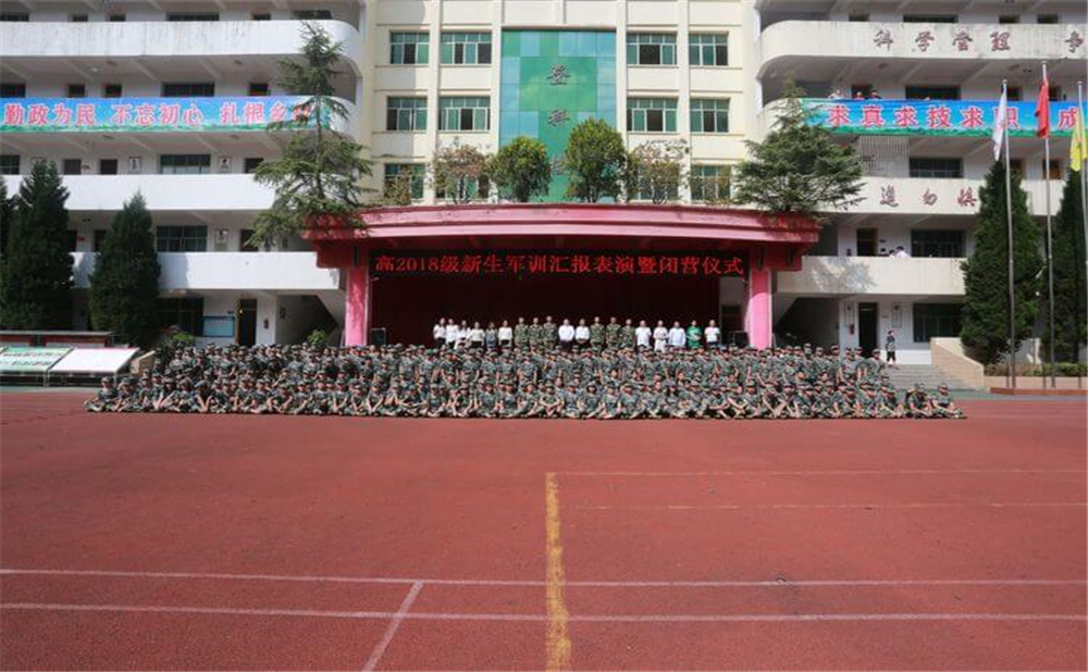 恩陽登科中學學校學費多少錢一年？