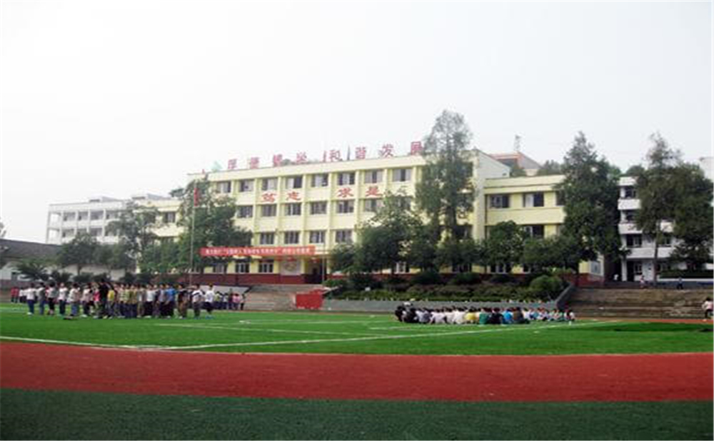 巴州區(qū)茶壩中學(xué)學(xué)校環(huán)境怎么樣？