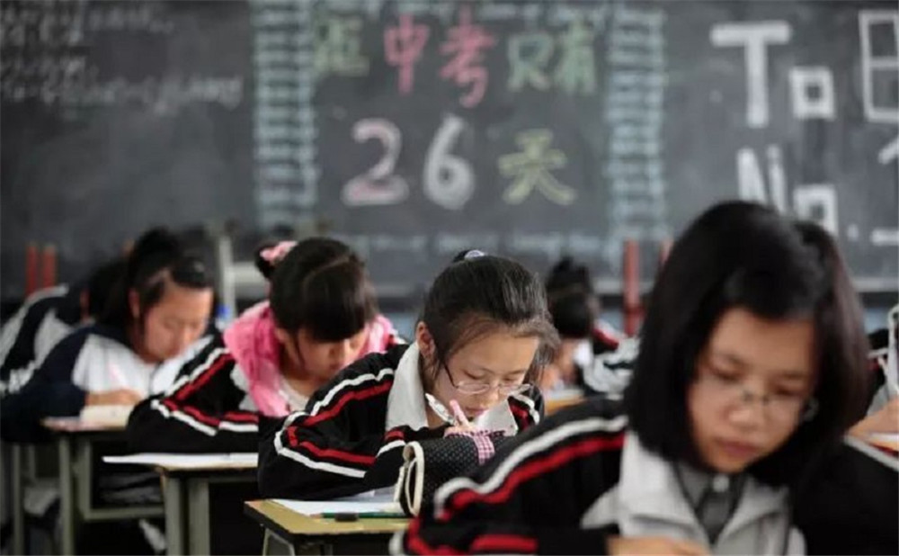 儀隴復(fù)興中學(xué)聯(lián)系電話是多少？