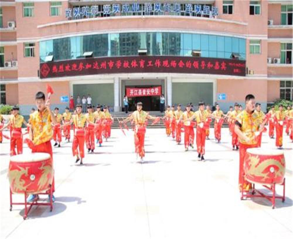 開江縣普安中學(xué)2020年的學(xué)費(fèi)是多少？