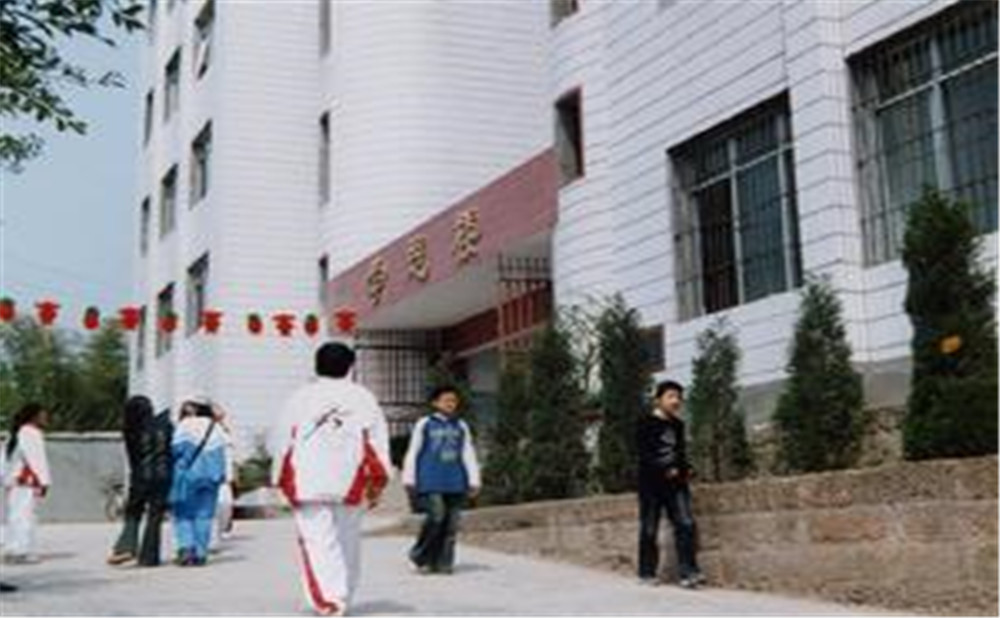 豐禾中學(xué)的詳細(xì)地址在什么地方？
