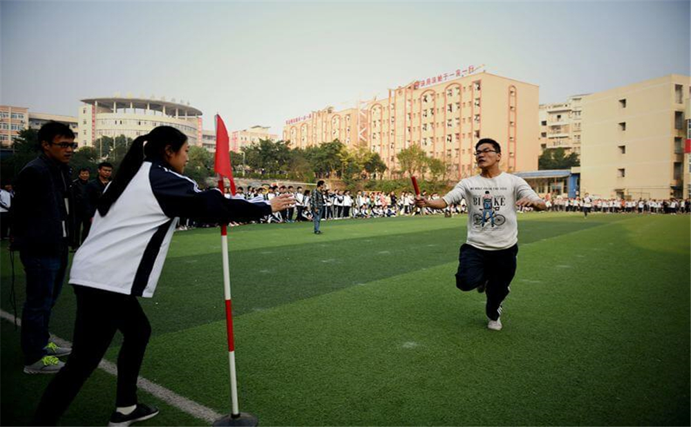 高坪中學學校詳細地址在什么地方？