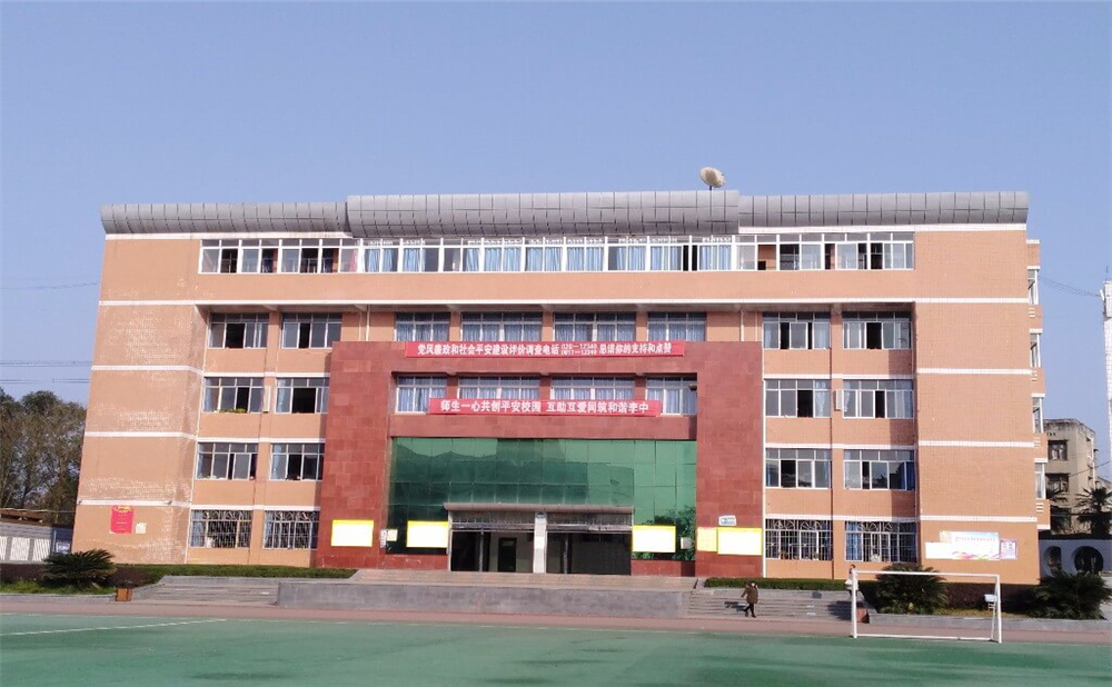 南充市李渡中學學校環(huán)境怎么樣？