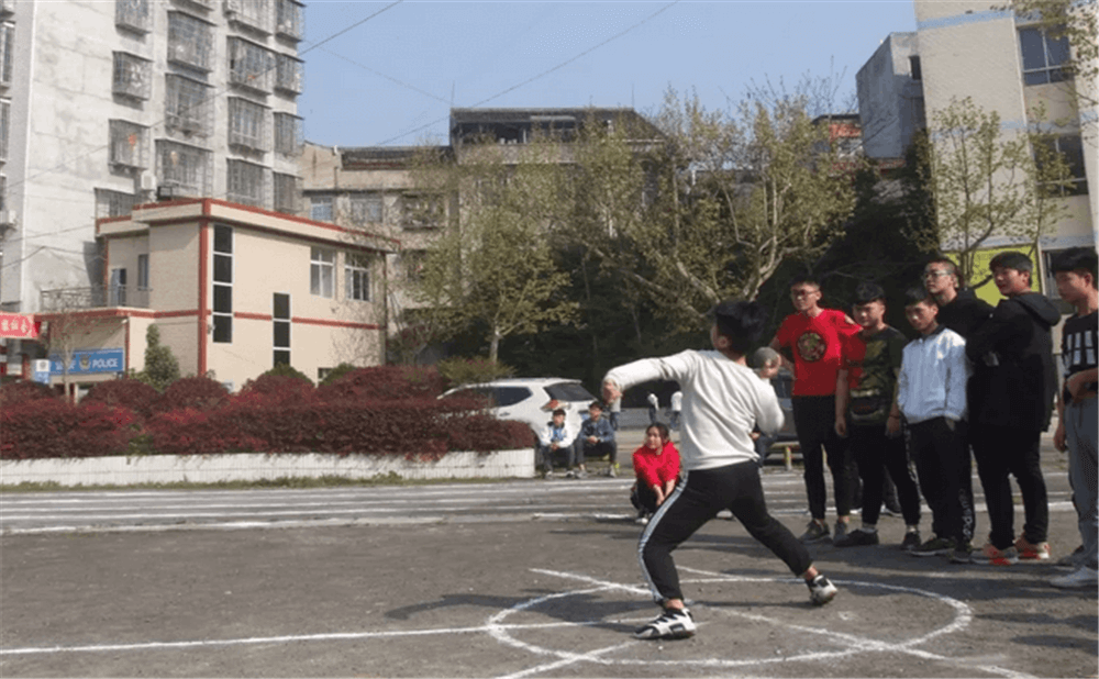 定水中學(xué)學(xué)校環(huán)境怎么樣？