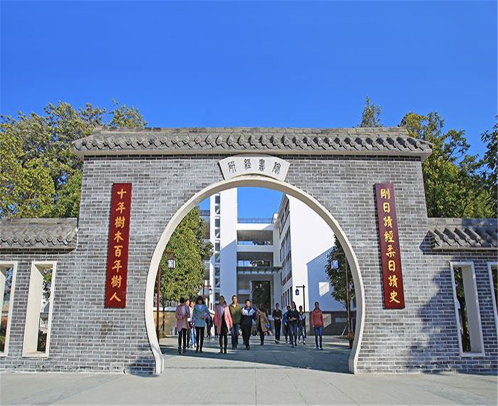 西昌市第二中學(xué)2020年的收費(fèi)標(biāo)準(zhǔn)是多少？