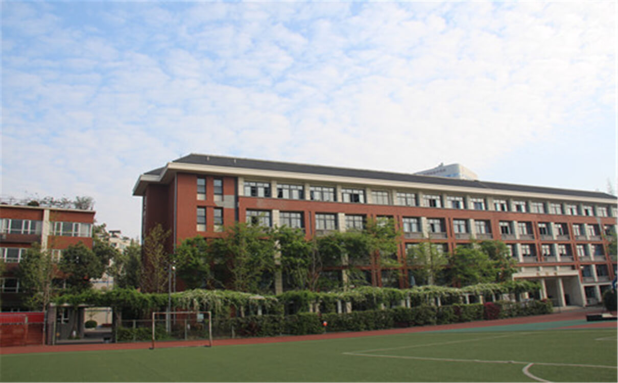 成都七中八一學(xué)校高中部的錄取分?jǐn)?shù)是多少？