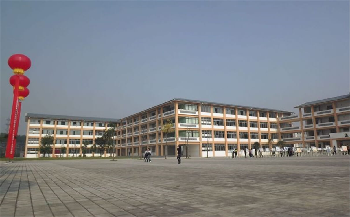 城廂中學(xué)每年的學(xué)費(fèi)是多少錢？