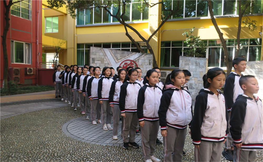 北大附中成都為明學校去年的錄取分數線是多少？