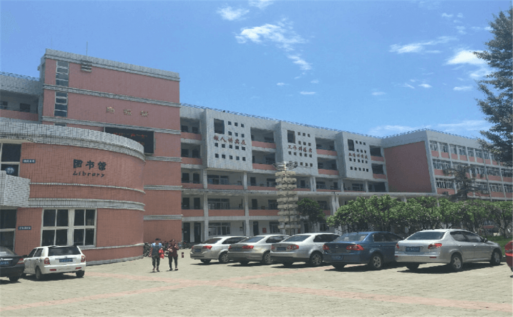 成都市籍田中學(xué)的去年錄取分?jǐn)?shù)線是多少分？