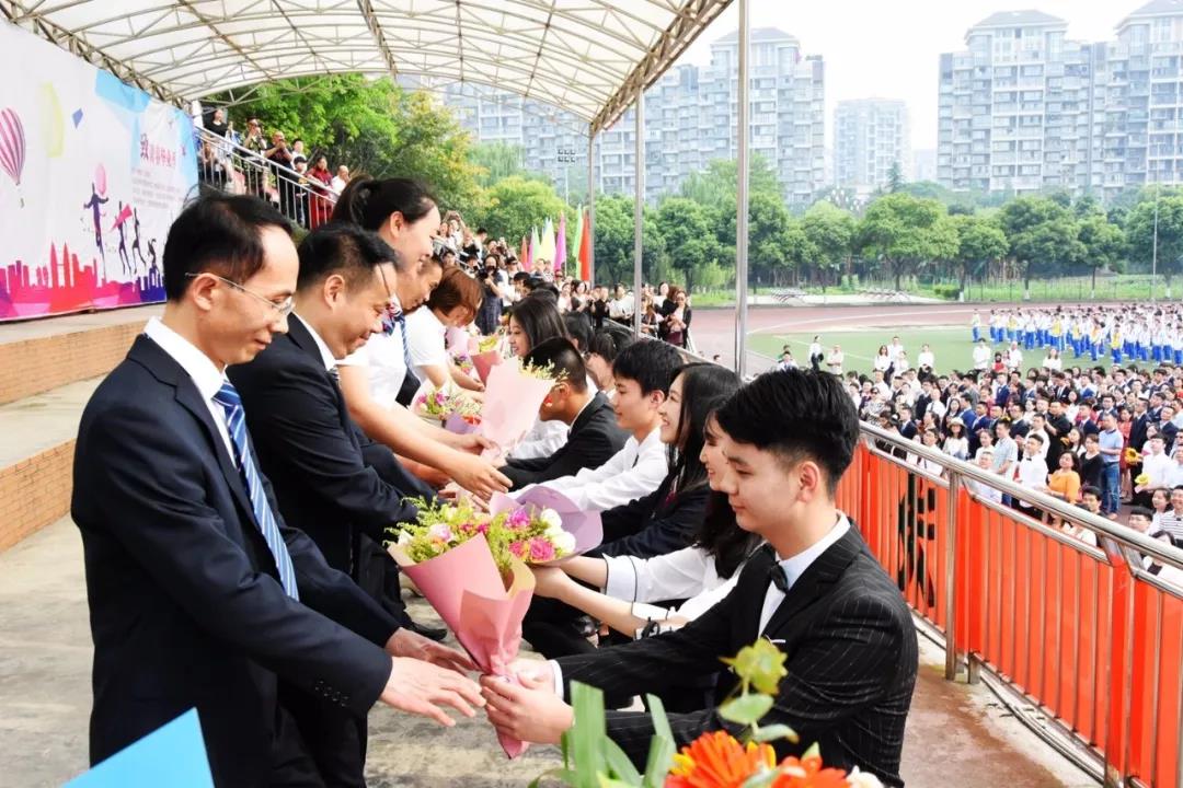 成都七中實(shí)驗(yàn)學(xué)校的升學(xué)率是多少？