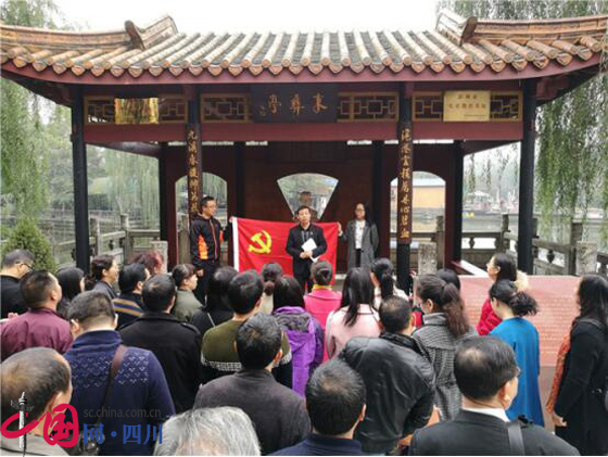 石室白馬中學一年的學費是多少？
