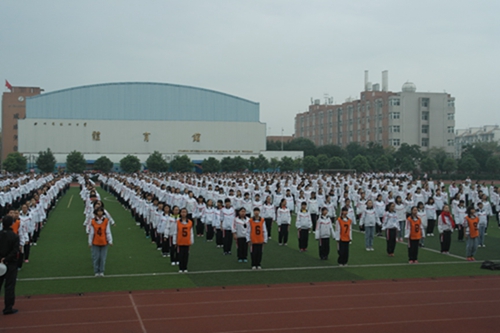 彭州中學(xué)的招生計劃是多少？
