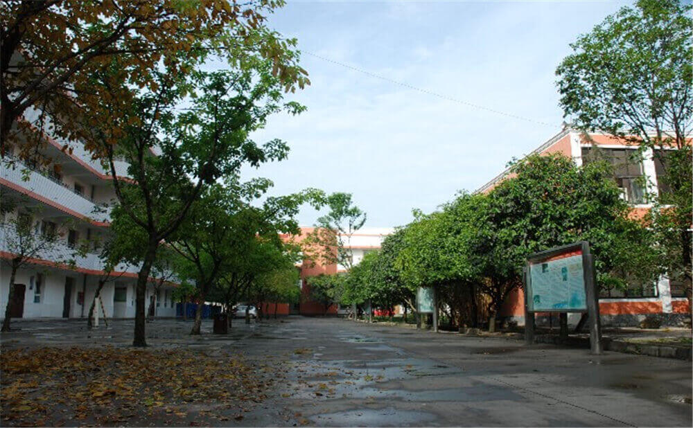 大邑中學近三年的錄取分數(shù)是多少分？