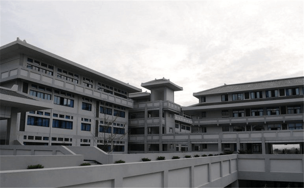 成都石室中學(xué)北湖校區(qū)的高中住宿怎么樣？