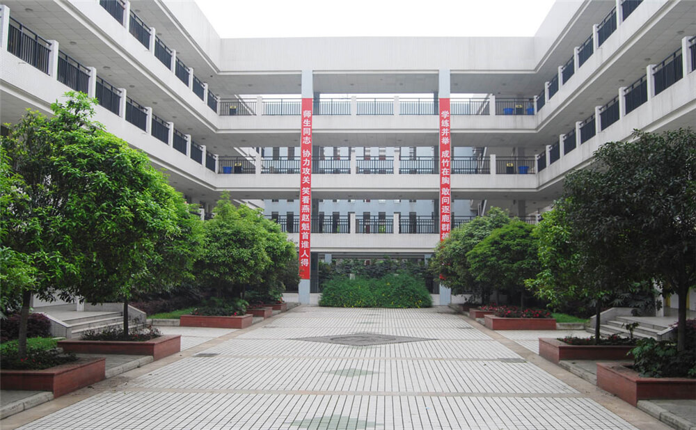 香城中學(xué)的學(xué)費(fèi)是多少錢？