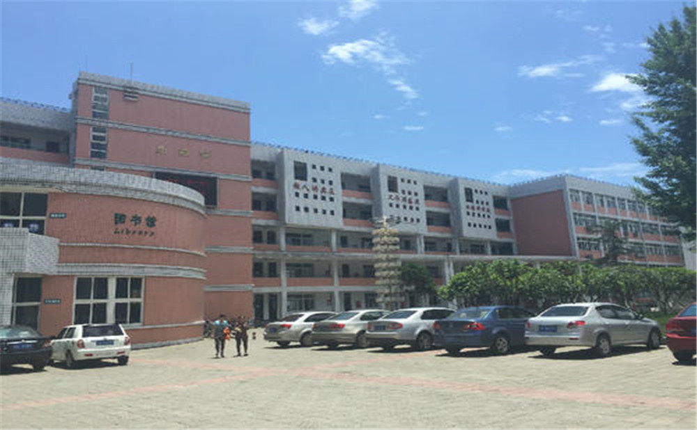 成都市籍田中學(xué)的宿舍怎么樣？