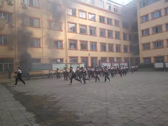 成都實(shí)驗(yàn)外國(guó)語學(xué)校的宿舍怎么樣？