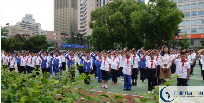 成都市第十七中學(xué)的實(shí)驗(yàn)班怎么樣？