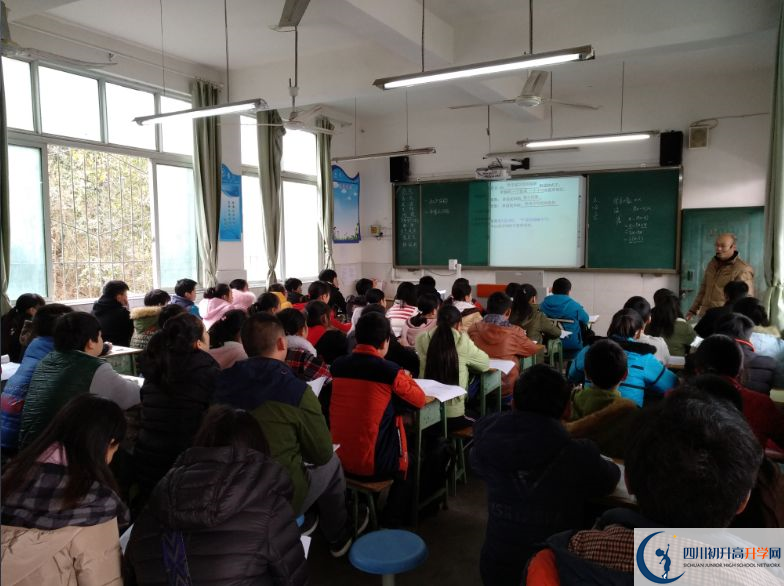 2020成都市田家炳中學初升高的學費是多少？