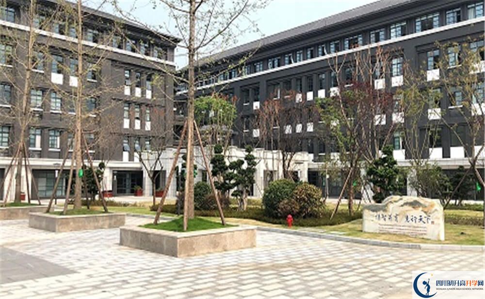 2020年成都二十中初升高的學(xué)費(fèi)是多少錢(qián)？