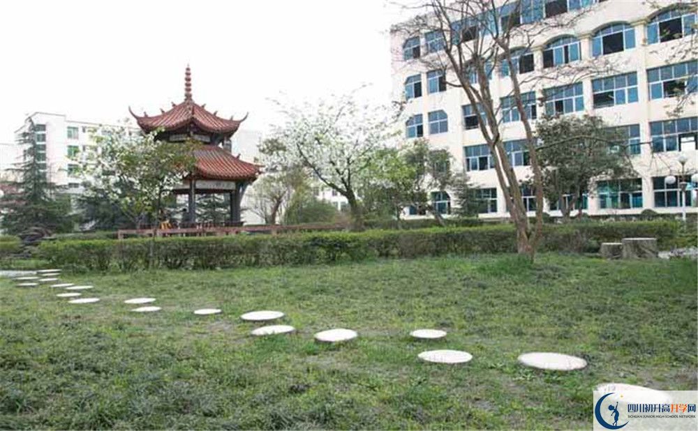 都江堰外國語實(shí)驗(yàn)學(xué)校實(shí)驗(yàn)班怎么樣？