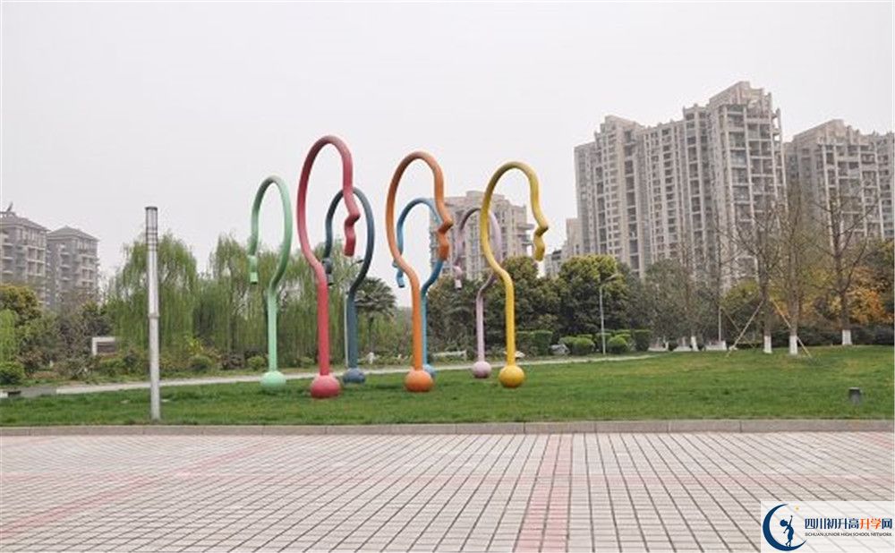 成都七中實(shí)驗(yàn)學(xué)校的升學(xué)率是多少？