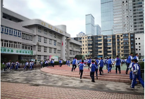 成都市第十七中學(xué)的老師好不好？
