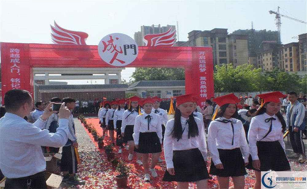 淮口中學(xué)的學(xué)費大概是多少？