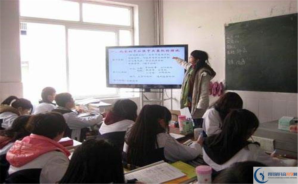 大邑縣實(shí)驗(yàn)中學(xué)初升高的分?jǐn)?shù)線是多少？