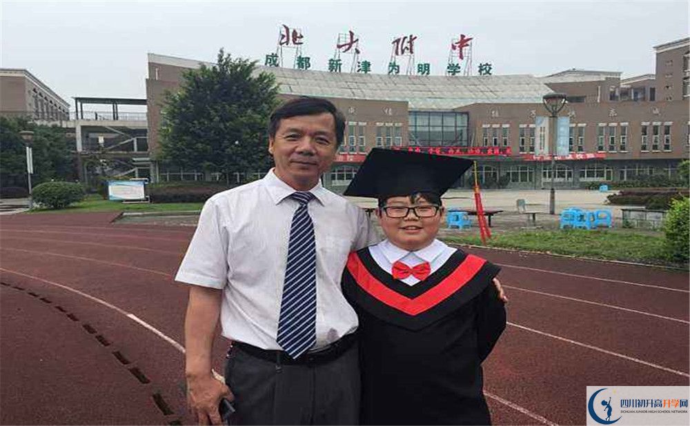 北大附中成都新津為明學校的學費大概是多少？