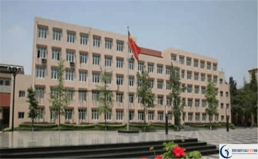 成都西藏中學一年的學費是多少錢？